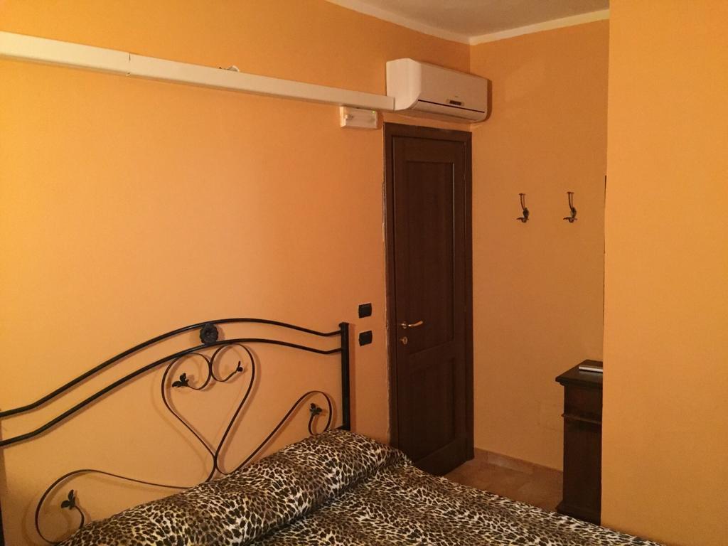 Il Casello Hotel Paola Cameră foto